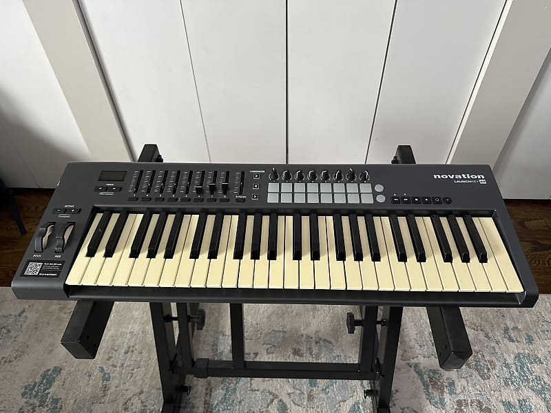 Roland KS-10Z Single-Braced Keyboard Z-Stand