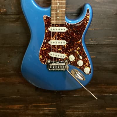 G&L Legacy USA Fullerton Deluxe with Maple Fretboard 2018 - Present - Blue Burst image 2