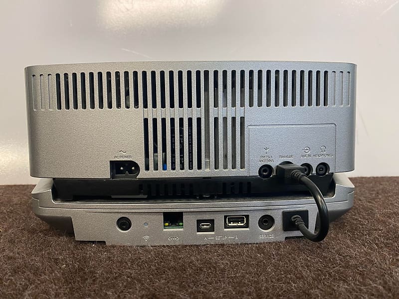 BOSE SoundTouch IV and Pedestal silver Model 412634-SM2