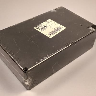 Hammond 1590DBK die cast aluminum project box black image 1