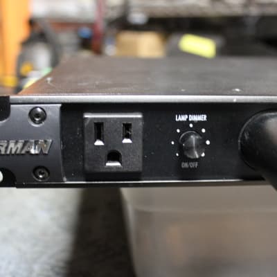 Furman PL-Plus C/ Power Conditioner w Lights and Meter LED image 4