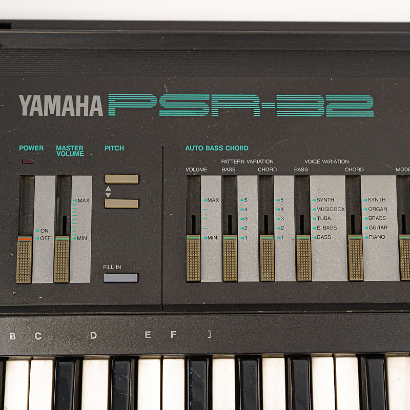 Yamaha PSR-32 ポータブルキーボード Yamaha PSR-32 61-Key Keyboard / Synthesizer with Power