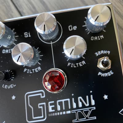#17/22 Limited Edition Spaceman Gemini IV Dual Fuzz Generator 2019 - 2020 CHROME image 14
