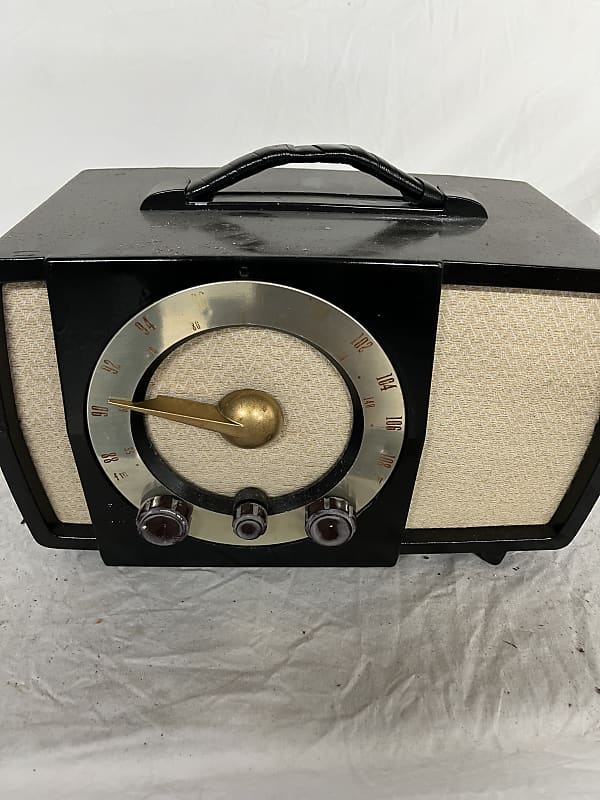 Zenith S-17366 Vintage Tube Radio In Excellent Condition  			