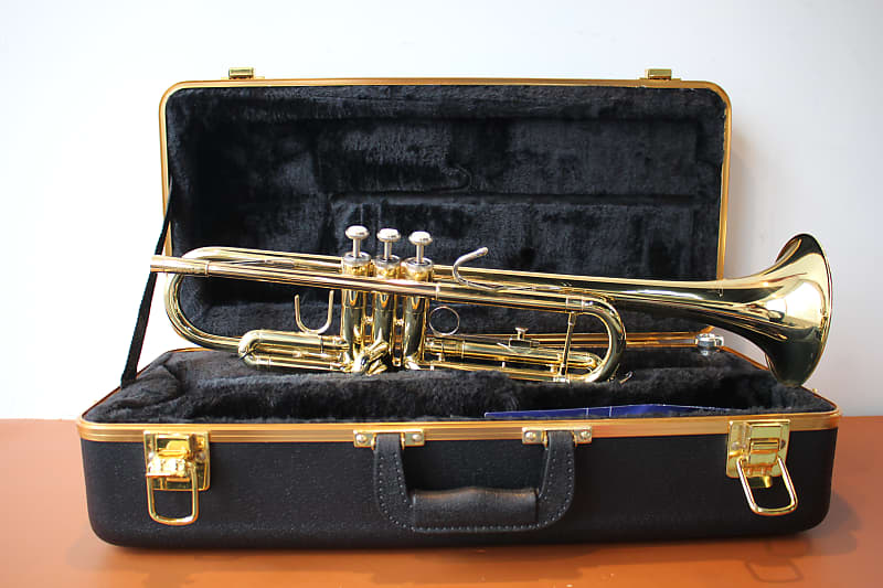Bach TR300H2 Student Model Bb Trumpet 2000s - Clear-Lacquered Brass image 1