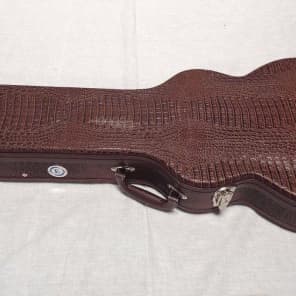 Teardrop Alligator Brown Guitar Case with Black Tolex / Leopard Soft P – AE  Guitars