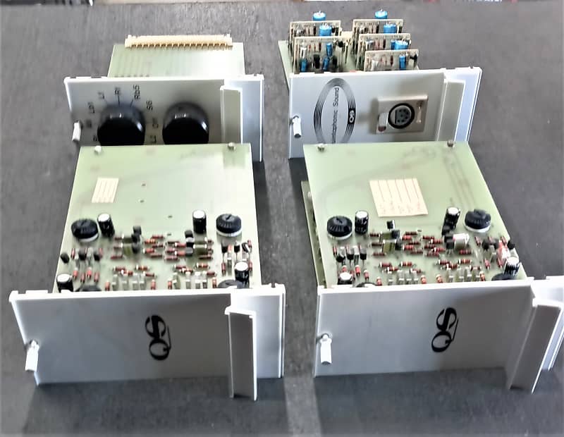 DBX Quintaphonic Sound QS Processor Rack 5.1 - Silver  			