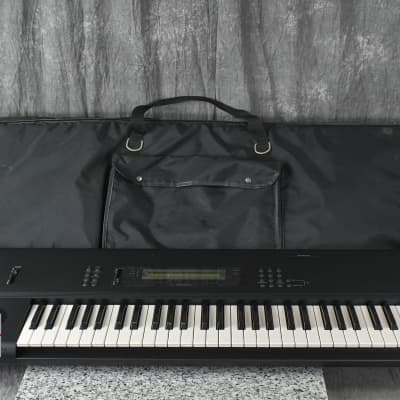 Korg M1 Music Workstation Synthesizer in Very Good condition