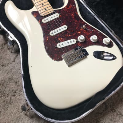 1987-88 Fender American Standard Stratocaster Vintage White w/hard case + extras image 1