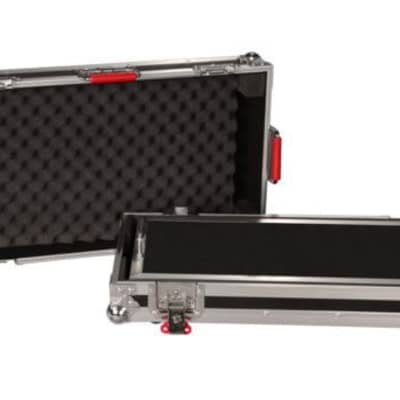 Gator Large tour grade pedal board & flight case for 10-14 pedals. Removable 24"x11" pedal board surface & inline wheels G-TOUR PEDALBOARD-LGW image 6