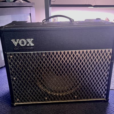 Vox Valvetronix AD50VT 50-Watt 1x12 Hybrid Guitar Combo Amp