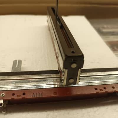 Alps -JP SV 10011S 90 - PotenciometroMetalico Doble Guia image 3