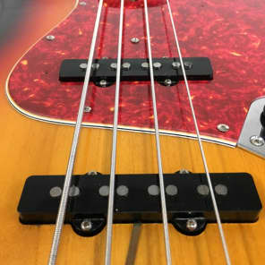 Fender Japan Jazz Bass JB62 '62 Vintage Reissue Alder USA pickups 1999-2002 Three Tone Sunburst image 7