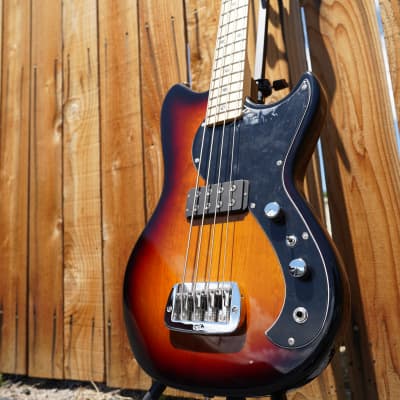 G&L USA Fullerton Deluxe Fallout Bass 30-inch Short Scale 3-Tone Sunburst  4-String Bass w/Bag NOS image 4