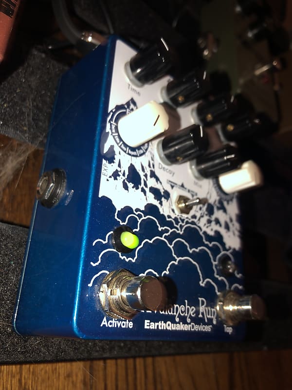 EarthQuaker Devices Avalanche Run Stereo Reverb & Delay with Tap Tempo