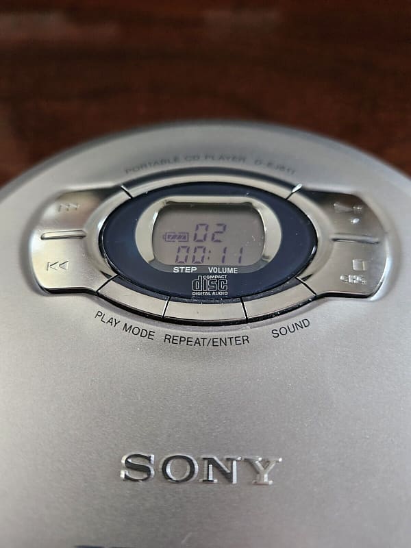 Sony CD Walkman - Portable Compac Disk Player - Silver (D-EJ611/S)