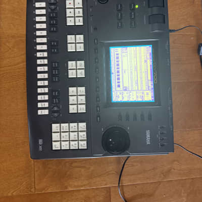 Yamaha QY700 1997 - Black