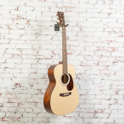 Martin - Special USA Run - 000 Size 14-Fret Acoustic Guitar - Sitka Spruce and Sipo Mahogany - Natural - w/Case image 4