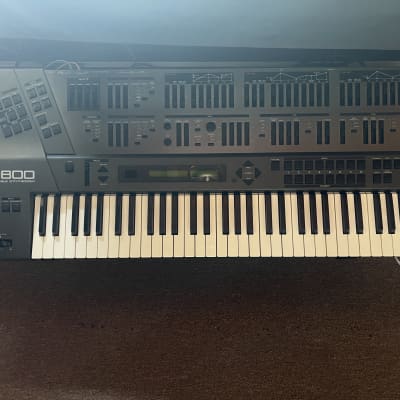 Roland JD-800 61-Key Programmable Synthesizer 1991 - 1995 - Carbon