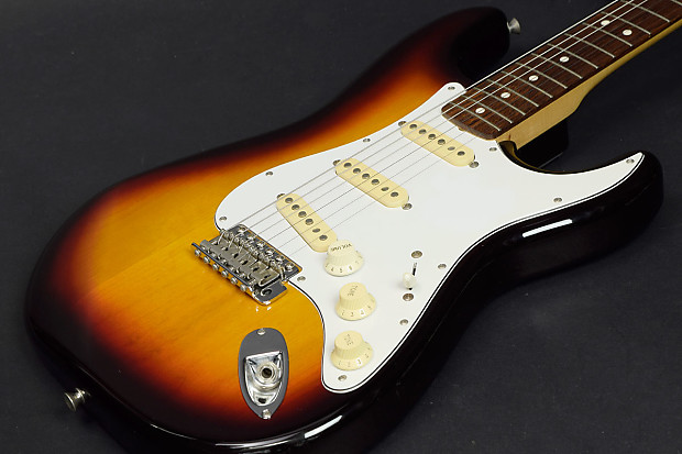 Fender Japan Standard Stratocaster 3 Tone Sunburst