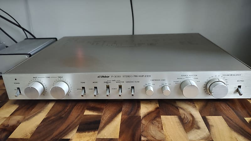 Victor P-3030 プリアンプ