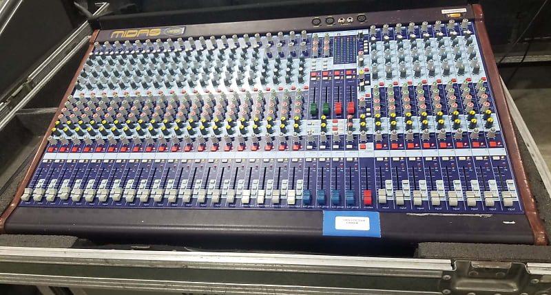 Midas Venice 320 32-Channel / 46-Input Mixing Console | Reverb Canada