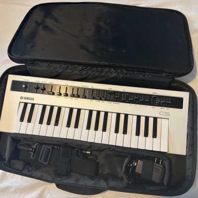 Yamaha Reface CS – Mint Condition, <5 Hours, Power Supply & Padded Case Included