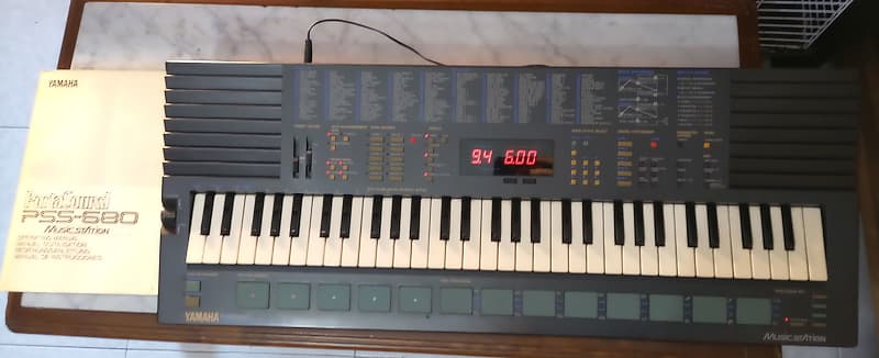 Yamaha PSS 680 1988 - MANUAL BOOK Grey Blue very near to DX7 2 FM operators 9 paramets and the same Drums that RX120 sequencer 5 Tracks Full working PSU image 1