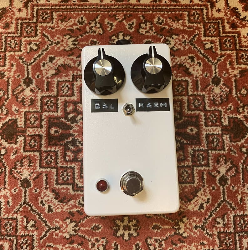 Dirty Sock Effects Harmonic Percolator Clone White Reverb