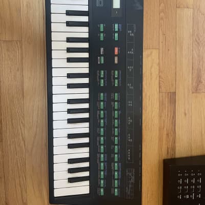 Yamaha DX100 Programmable Algorithm Synthesizer 1985 - Black