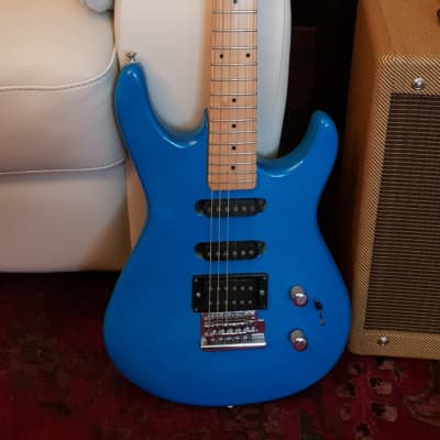 10日ほど修理いたしますWashburn G-JRV エレキギター 青 10日ほど修理いたしますWashburn G-JRV エレキギター 青