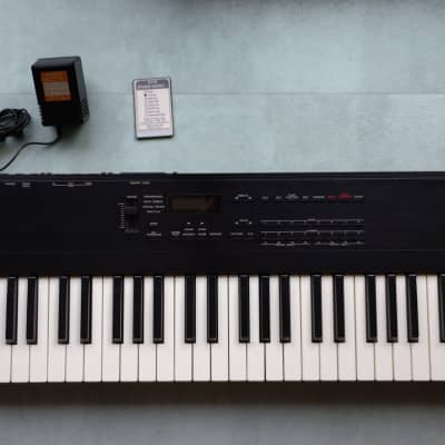 Roland D-5 61-Key Multi-Timbral Linear Synthesizer 1989 - 1992 - Black