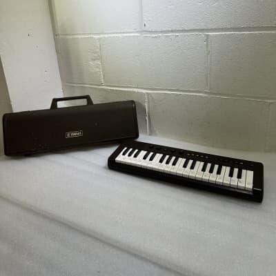 YAMAHA PS-2 Portasound Mini Keyboard in case 1980s Vintage Used