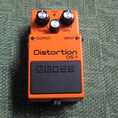 used (clean with some imperfections) Boss DS-1 Distortion (from 2009) stock NJM3404AL JRC K003B Op Amp Chip, thru hole components,  NO box, NO paperwork, NO battery for sale