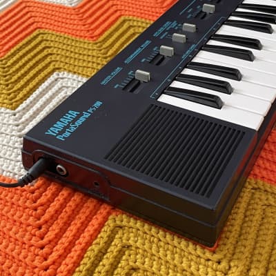 Yamaha Synth Keyboard - 1980’s Made in Japan 🇯🇵! - Mint Condition with Original Case! - Onboard Drums! - Beach House Vibes! - image 6