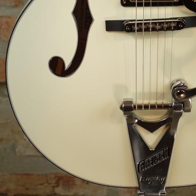 GRETSCH G6636-RF Richard Fortus Signature Falcon Center Block Double-Cut w/Bigsby - White image 3