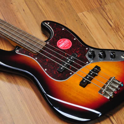 Squier  Classic Vibe 60's Jazz Bass Fretless 3 Tone Sunburst image 6