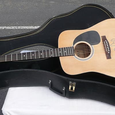 Garth Brooks Autographed Acoustic Guitar - Signed ESPANOLA Acoustic Guitar By Garth Brooks Comes with Certificate Of Authenticity,(COA), Picture and Case - Excellent Condition image 3