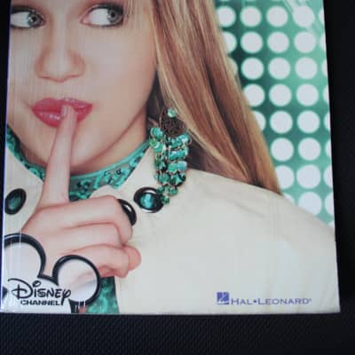 Hannah Montana 2 & Meet Miley Cyrus Piano/Vocal/Guitar Music Book