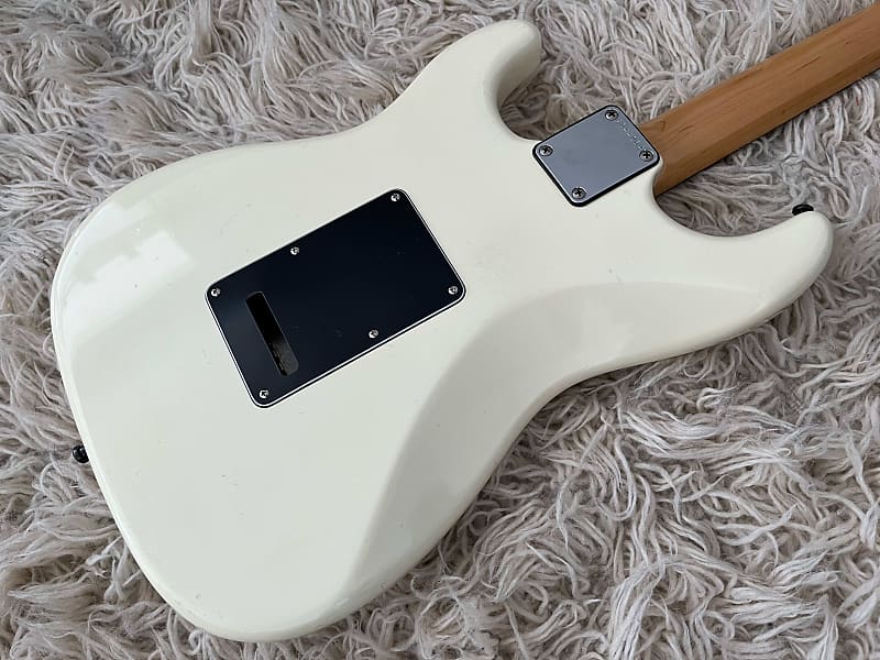 Vintage 1985 Fender Squier Stratocaster White MIJ Japan