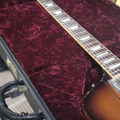 Gibson Custom Historic Art '63 Firebird V Reissue with Maestro Vibrola - Vintage Sunburst image 3