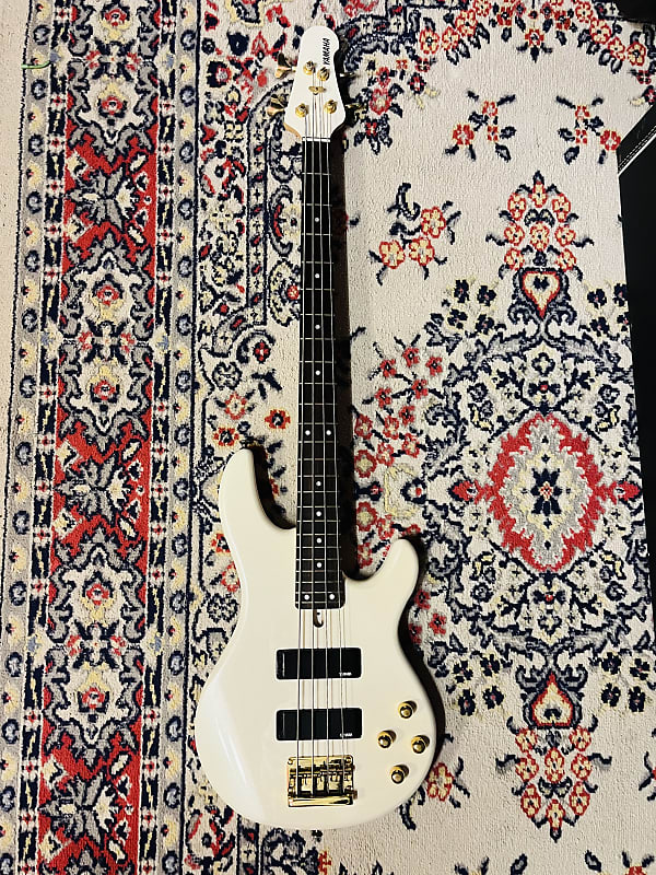 Yamaha BBG4S II - Pearl White w/ Flame Maple Neck | Reverb
