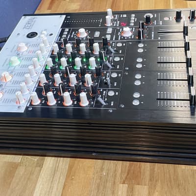 Excellent] Korg Zero 4 Four-Channel DJ Mixer Controller with