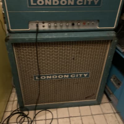 Collectors item London city. With rapport  Gitar amp dea 130.  1970 tees  - Green image 4