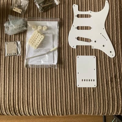 Squier Classic Vibe 50’s Stratocaster Gold Custom image 2