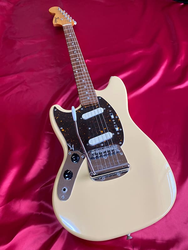 Fender Japan Mustang MG69 YWH Yellow White Left-Handed, L9901