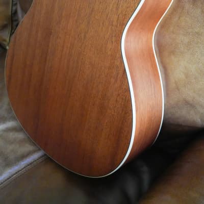 Larrivee Forum III #72 of 78 Solid Mahogany Back Sides with Italian Spruce Top 2009 Natural image 5