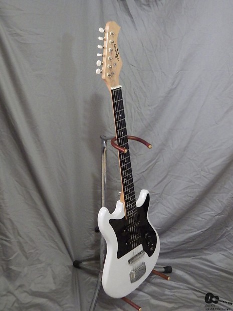 Harmony H804 (1980s, White) | Reverb Harmony H804 (1980s, White) | Reverb