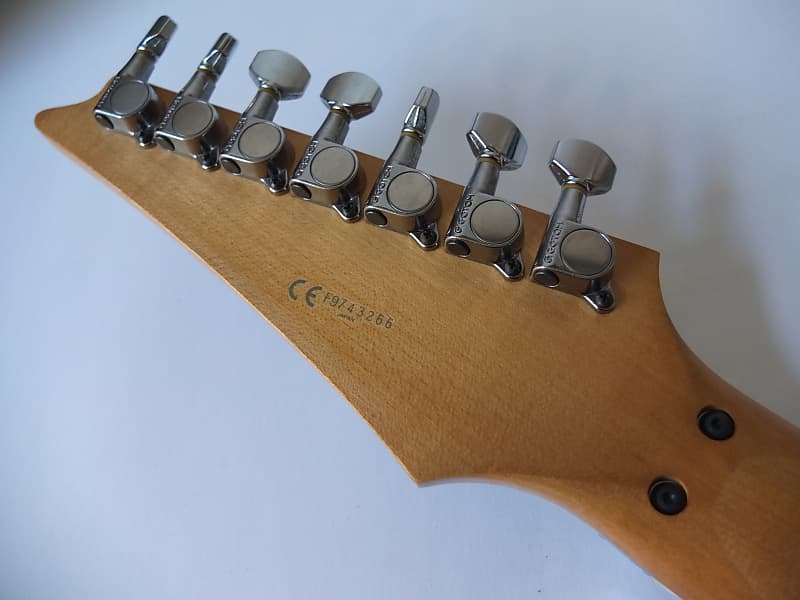 Ibanez Universe UV777P - Made in Japan - Steve Vai Signature