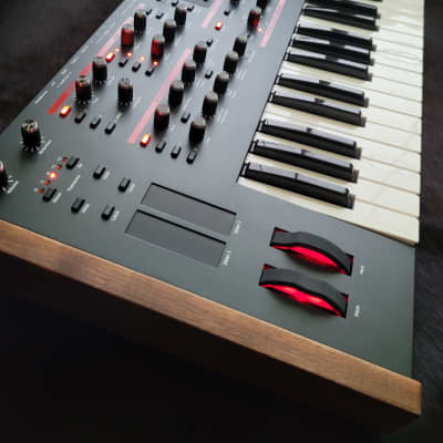 Dave Smith DSI Sequential PRO 2 Paraphonic Hybrid Synthesizer